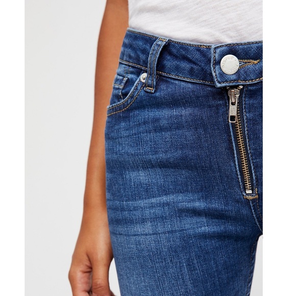 exposed zipper jeans